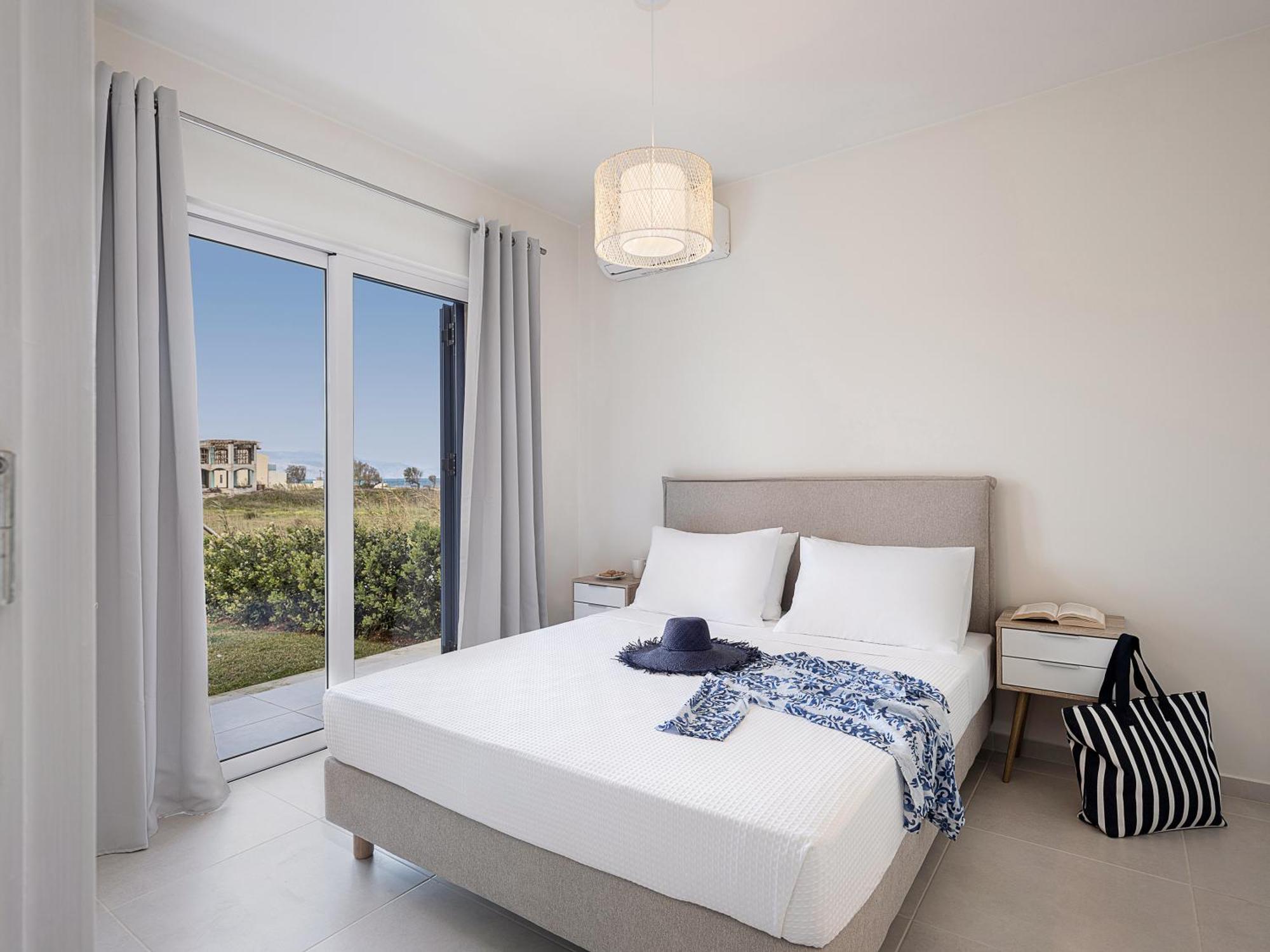 Resitour - Aphrodite Beachfront Pirgos Psilonerou エクステリア 写真