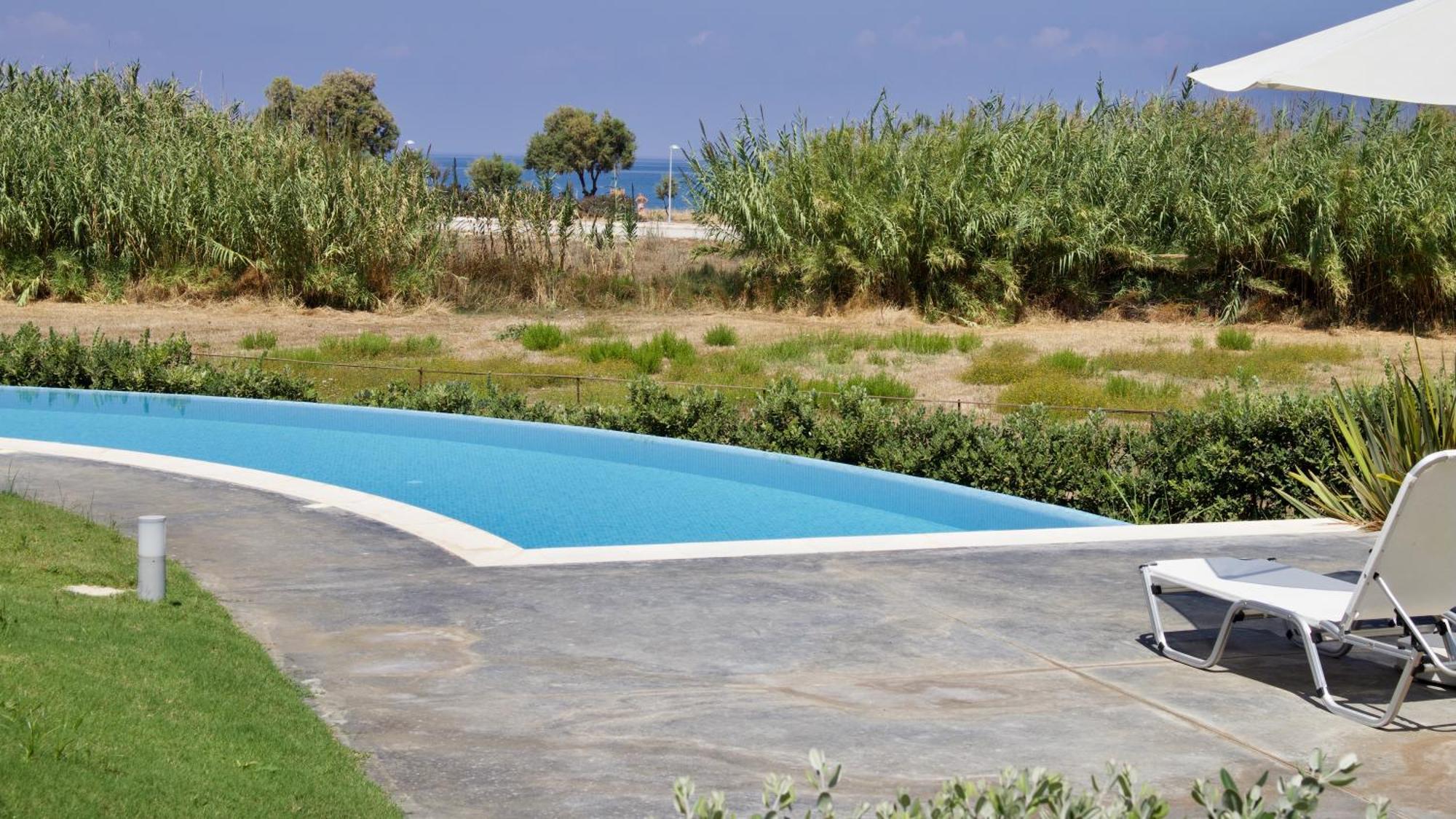Resitour - Aphrodite Beachfront Pirgos Psilonerou 部屋 写真