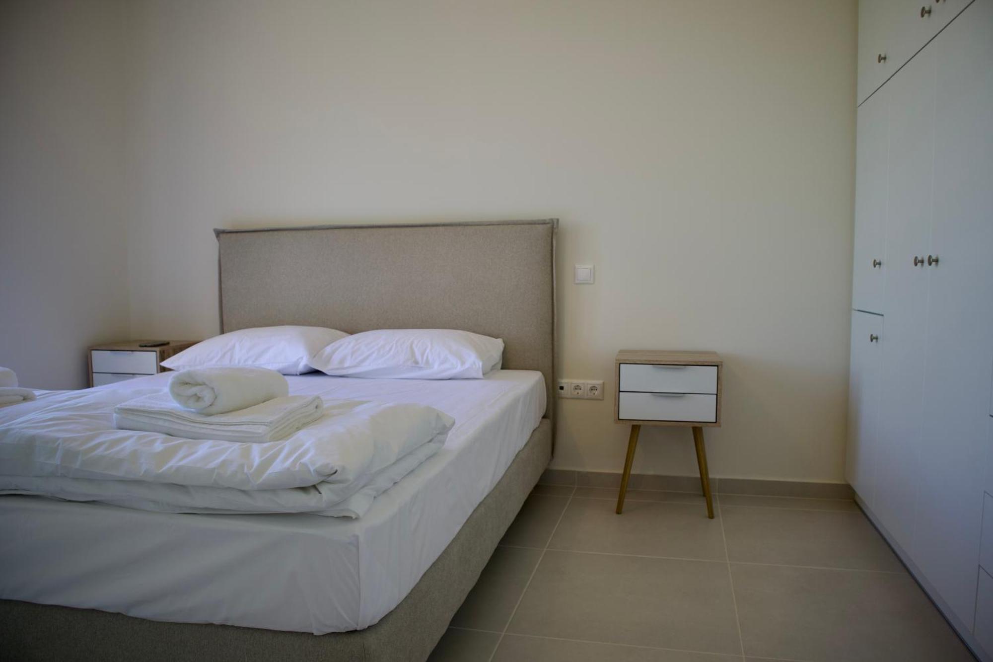 Resitour - Aphrodite Beachfront Pirgos Psilonerou 部屋 写真