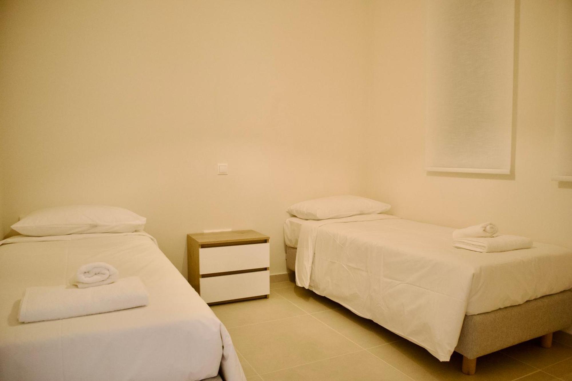 Resitour - Aphrodite Beachfront Pirgos Psilonerou 部屋 写真