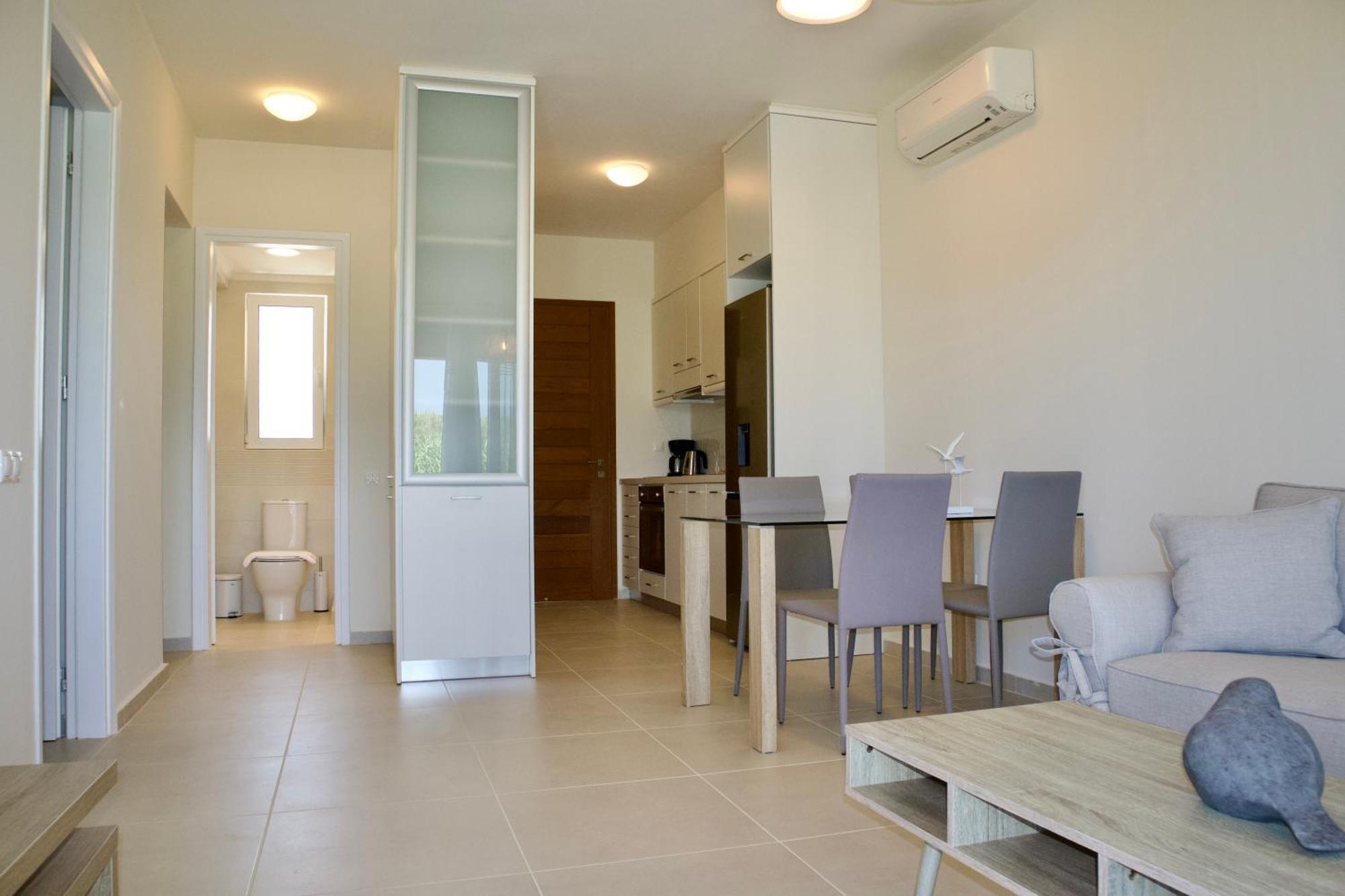 Resitour - Aphrodite Beachfront Pirgos Psilonerou 部屋 写真