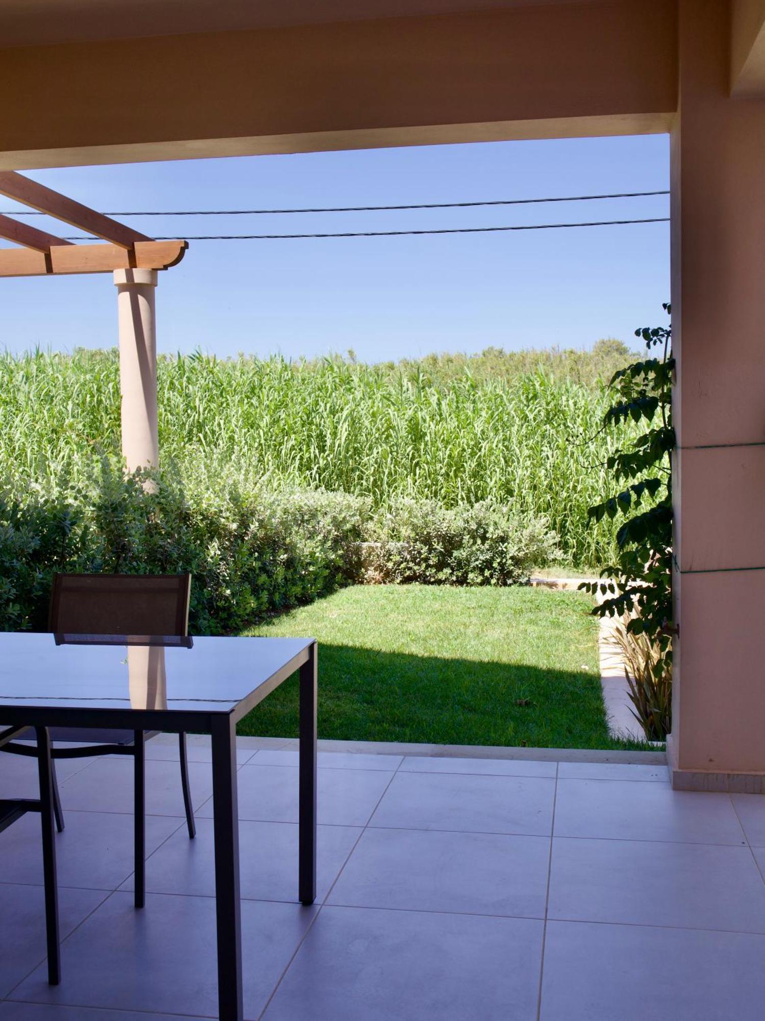 Resitour - Aphrodite Beachfront Pirgos Psilonerou 部屋 写真