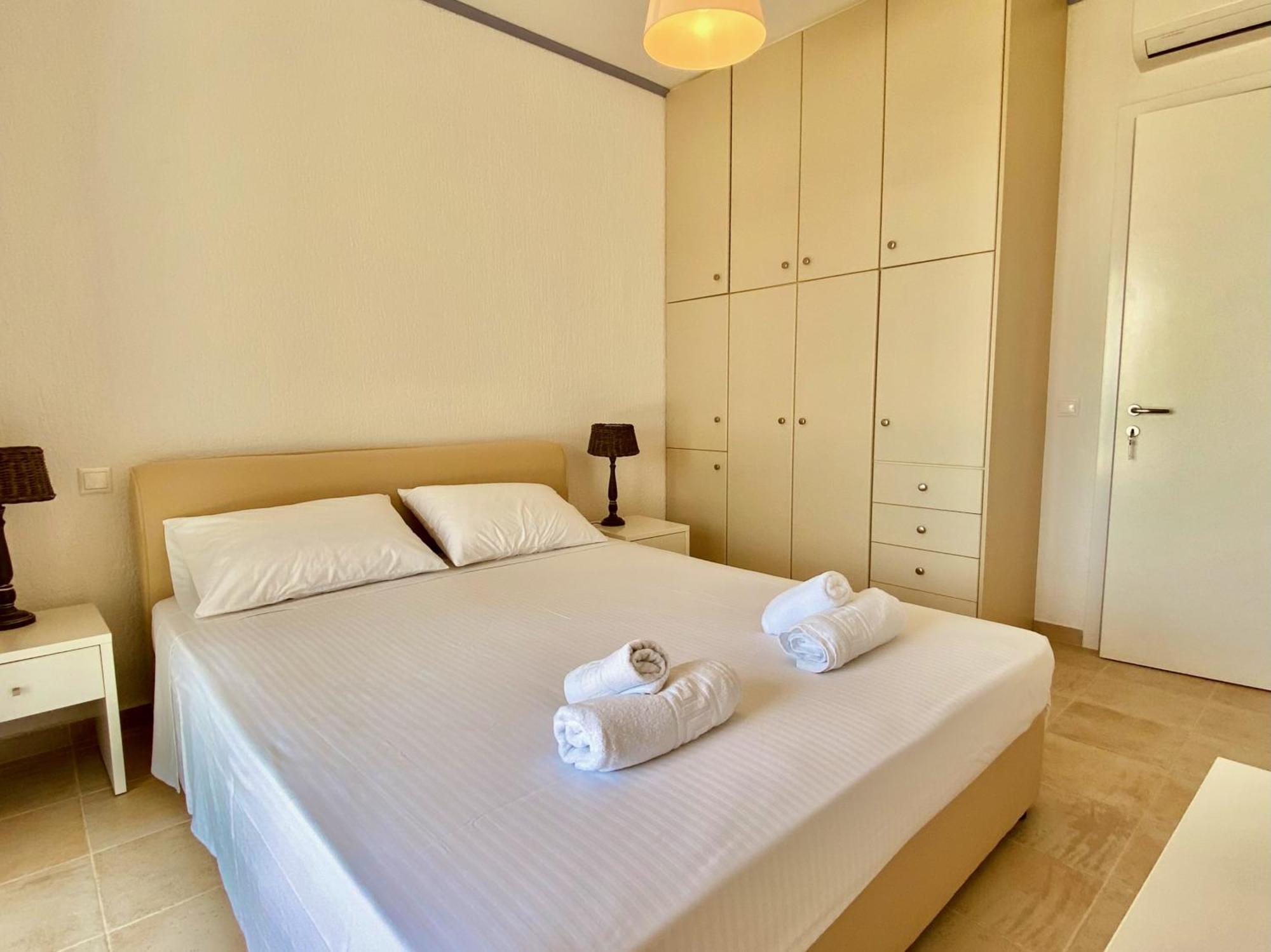 Resitour - Aphrodite Beachfront Pirgos Psilonerou 部屋 写真
