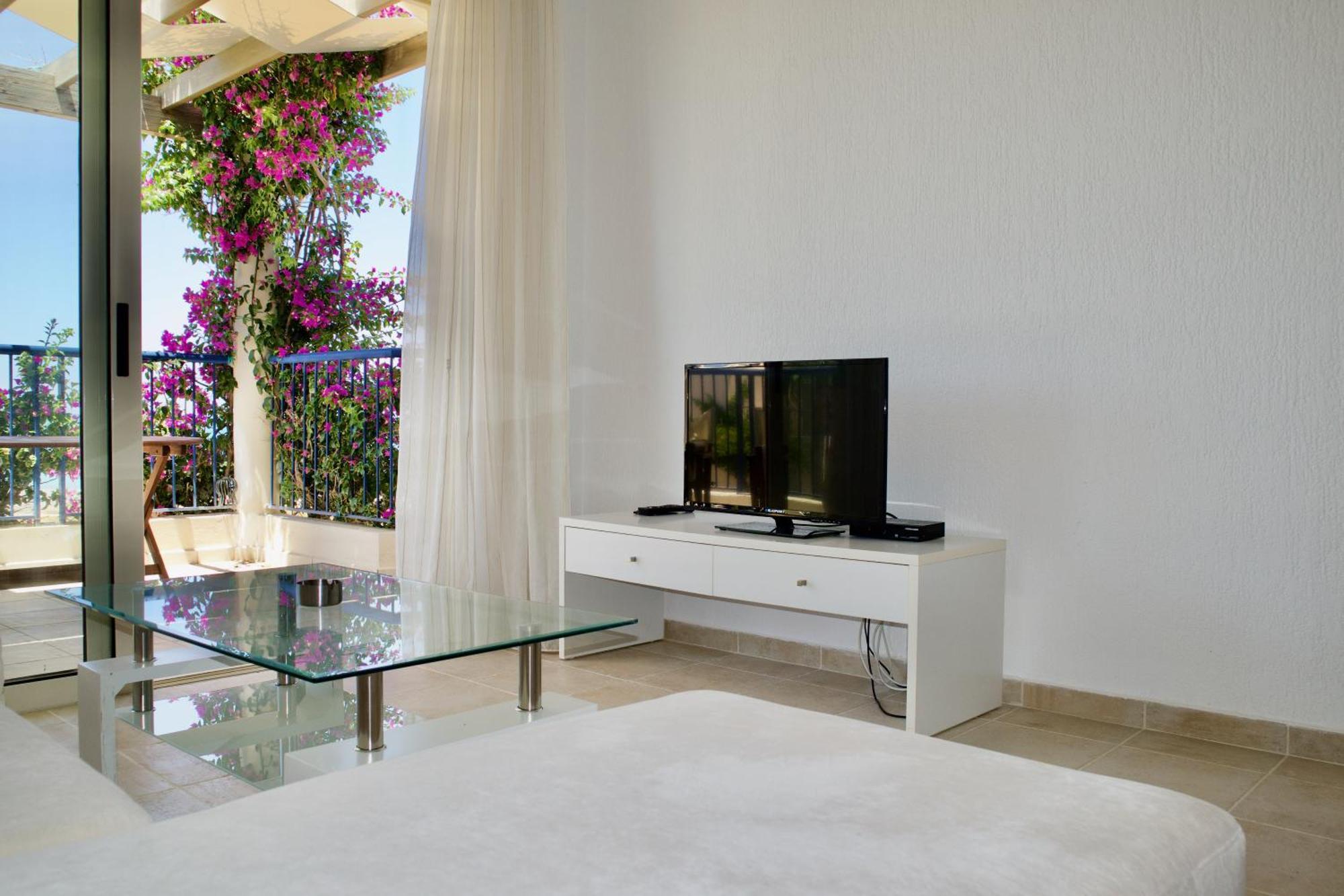 Resitour - Aphrodite Beachfront Pirgos Psilonerou 部屋 写真