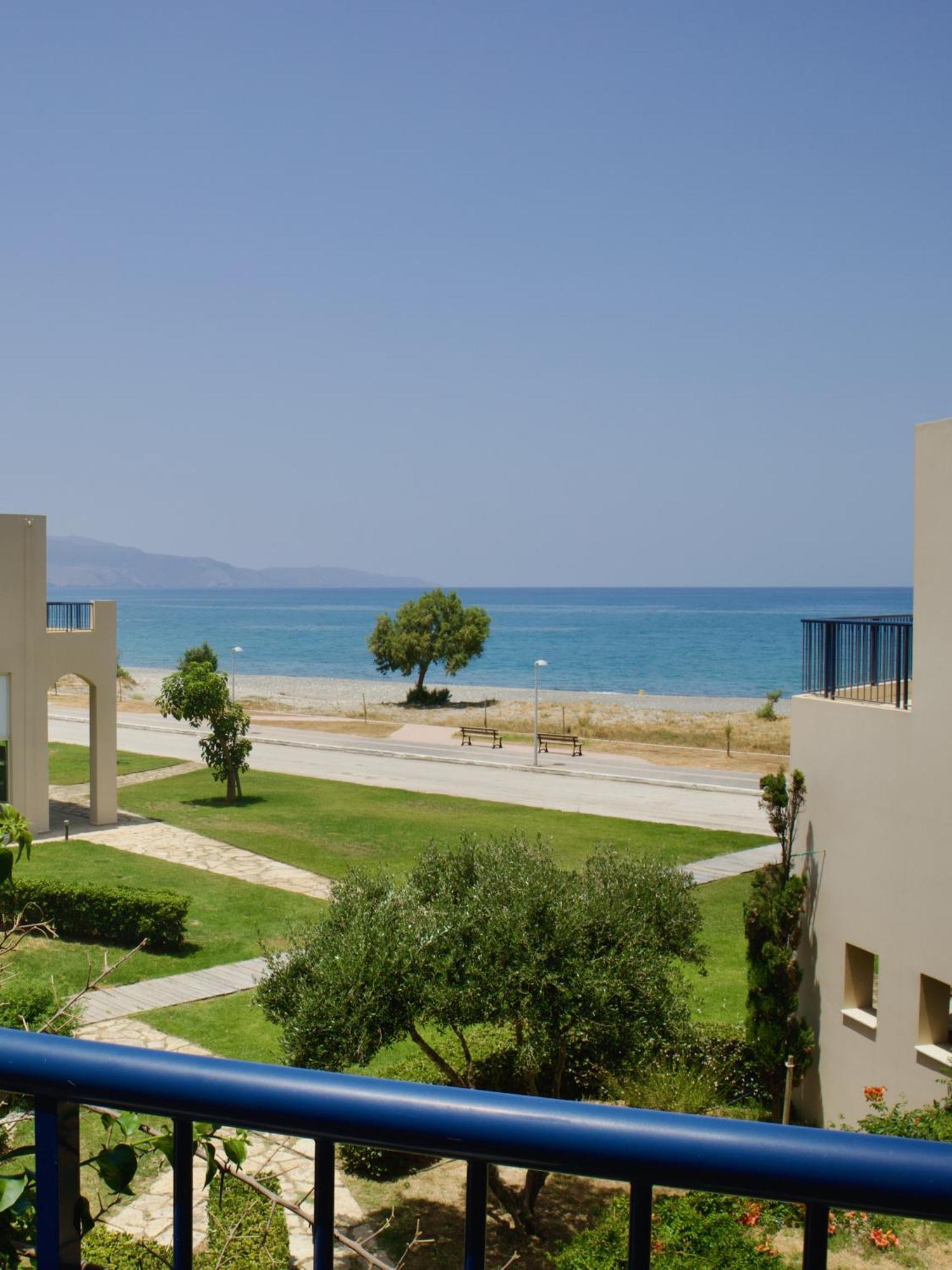 Resitour - Aphrodite Beachfront Pirgos Psilonerou 部屋 写真