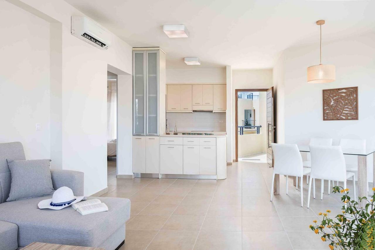 Resitour - Aphrodite Beachfront Pirgos Psilonerou エクステリア 写真