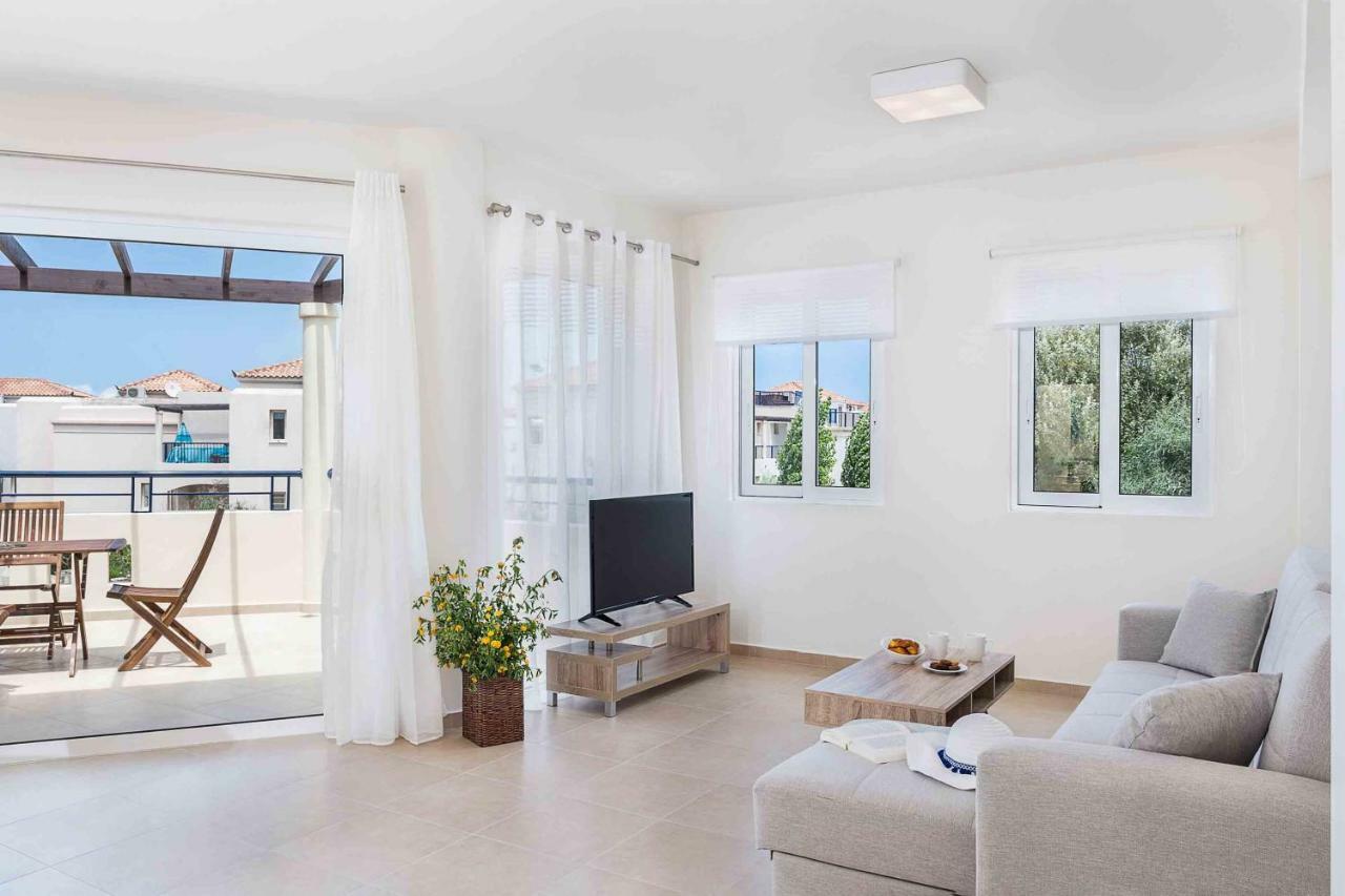 Resitour - Aphrodite Beachfront Pirgos Psilonerou エクステリア 写真