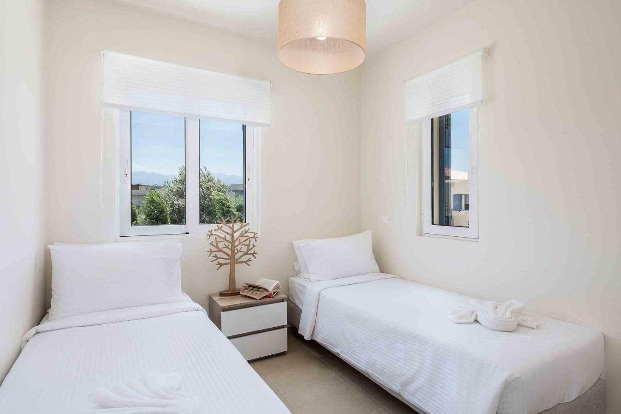 Resitour - Aphrodite Beachfront Pirgos Psilonerou エクステリア 写真